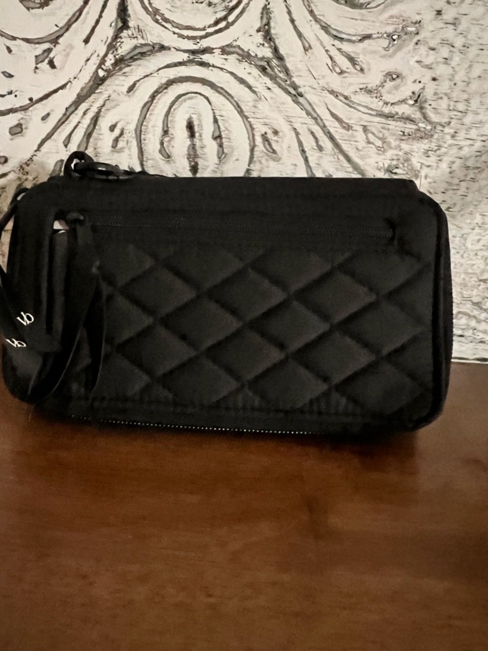 NWT Vera Bradley Black Quilted Wristlet Clutch Wallet with Phone Carrier - Picture 2 of 4